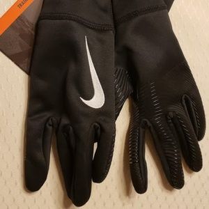 nike therma gloves